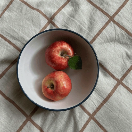 Edited bowl with apples